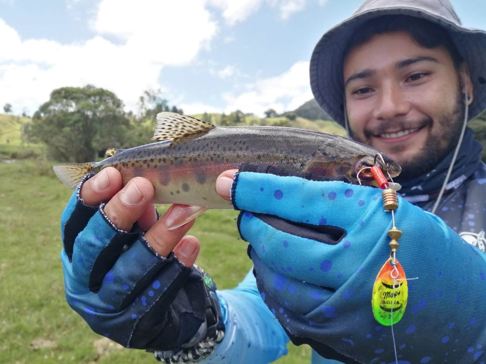Pesca de truchas con cuchara